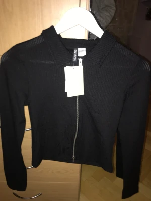 Oanvänd HM tröja - Oanvänd tröja från HM med lapparna kvar, storlek S