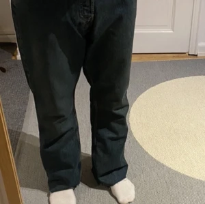 Helt Nya Weekdays Jeans - Helt nya jeans från weekday. Modellen är ”Timr Loose Bootcut jeans”  Mått: midja 45cm  inseam 70cm outseam 105cm Legopening 26cm