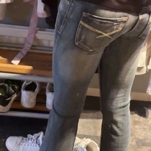 Low Waist bootcut jeans - Så snygga low waist bootcut jeans från vintage märket Eight2Nine!💗verkligen jättefina men är tyvärr lite små för mig, därav säljer jag dom💗De är i storlek XS och skulle säga att de är true to size! köpte för 650kr