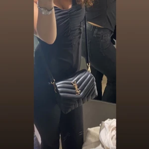 YSL yves saint Laurent väska - Loulou väska använd sparsamt  Säljs pga rensning.
