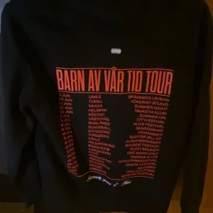 Hov1 hoodie - Säljer min super snygga hov1 hoodie  