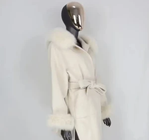 SÖKER PÄLSKAPPA  - Söker pälskappa säljer du en meddela mig så diskuterar vi priset helst i svart 