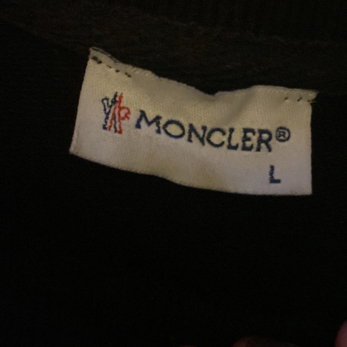 Moncler tröja,aldrig använd anledning för att den inte passade min stil, de är äkta,tveka inte och slå en pling! - 91