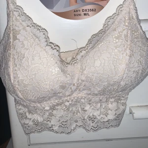 Oanvända bh-ar  - Den vita är i stl M/L och den rosa och svarta i stl M 150kr/st eller alla för 400kr