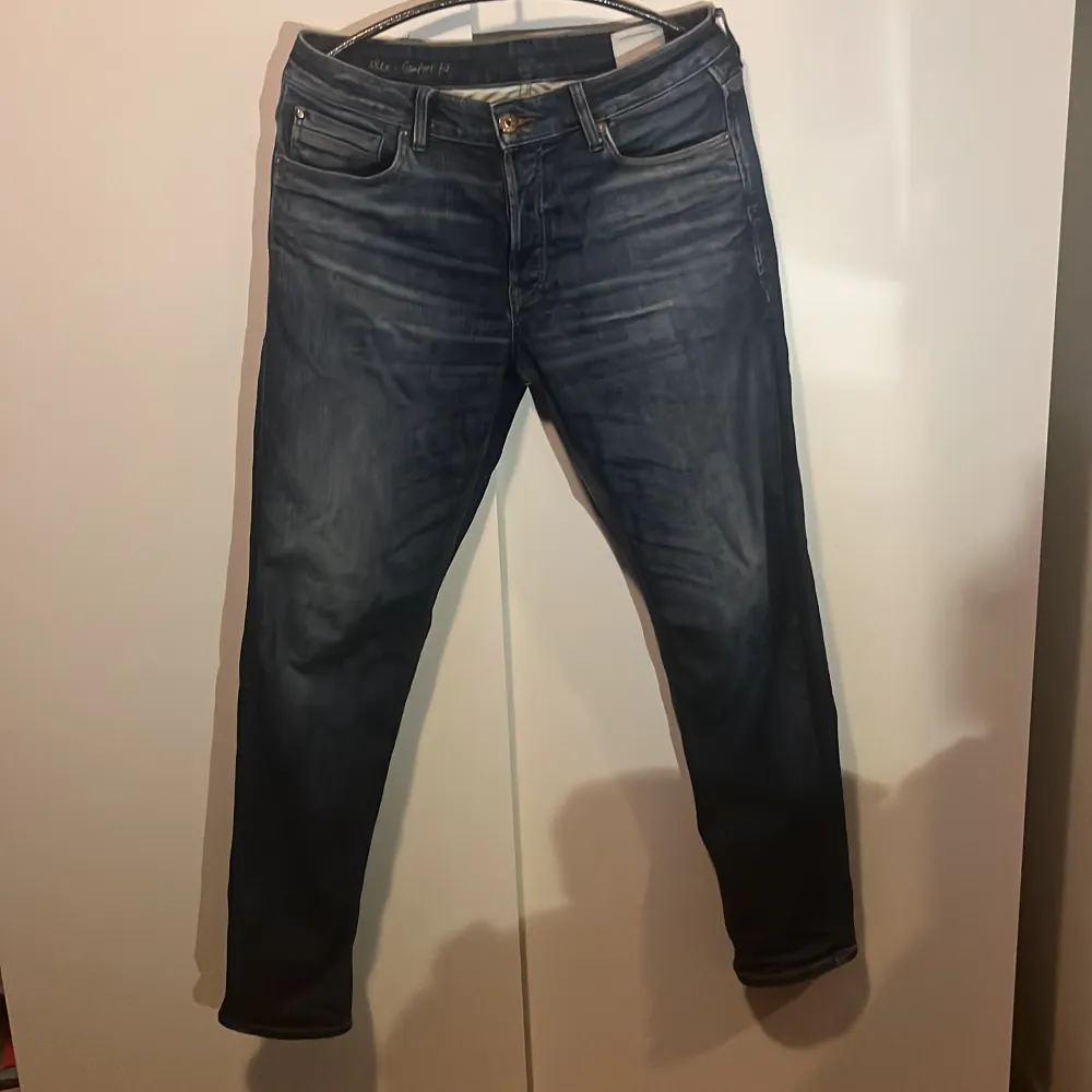 Jätte snygga Jack&Jones jeans i storlek W32 L32. Inga skador använt ett fåtal gånger kom dm för mer frågor.. Jeans & Byxor.