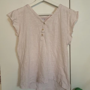 Söt rosa tröja  - Jättesöt tröja som jag köpte för ett tag sen. Använd fåtal gånger och storlek M 🤍