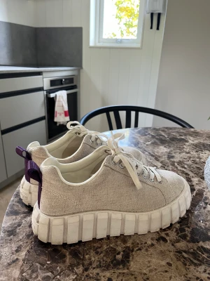 Eytys skor - Säljer dessa såååå fina skor från eytys. Använda max 4 gånger då dom är lite för stora för mig. 