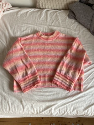 Super fin tröja 💖 - Säljer denna supper  fina tröja från Gina. Andvänd cirka 5 gånger säljer. Progund för den är förstor för mig.💌💌