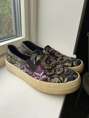 Coola skor - Vintage skor från Steve madden lite gula vid sulan där men det kan man nog ta bort 