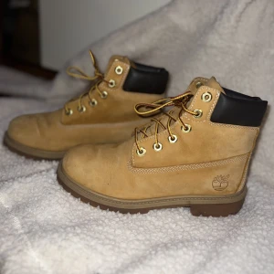 Timberland kängor stl 37 - Timberland vinterkängor stl 37 använd en halv säsong. Vattentäta. Mycket fint skick. Säljes för 250kr