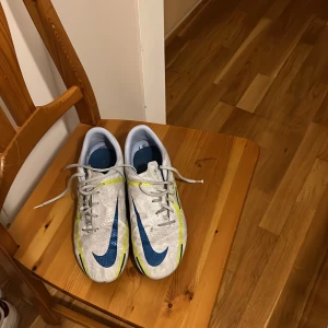 Fotbollskor Nike phantomn - Använda i 3 månader  Bra kvalitet 