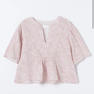 Super gullig topp!! 💗💗 - Super gullig topp med volanger. Köpt i Spanien i somras. Stolek xl, men passar mig med s-m 💗