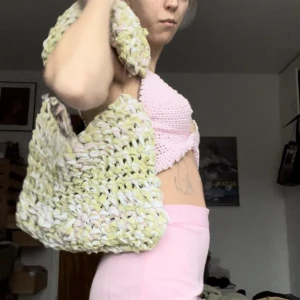 Upcycled crochet tote bag♻️💖 - Cutest tote bag / purse in pistachio green, baby pink and white🍦made with upcycled yarn from t-shirts, hand cut and chrocheted by me🧸🫶🏼💖♻️With stuffed, fluffy handle and metal detailing. So cute to be worn over the shoulder or cross body!
