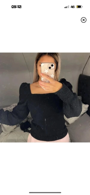 Stickad tröja  - En jätte fin svart stickad med puffärmar från h&m storlek S och är slutsåld på hemsidan. 