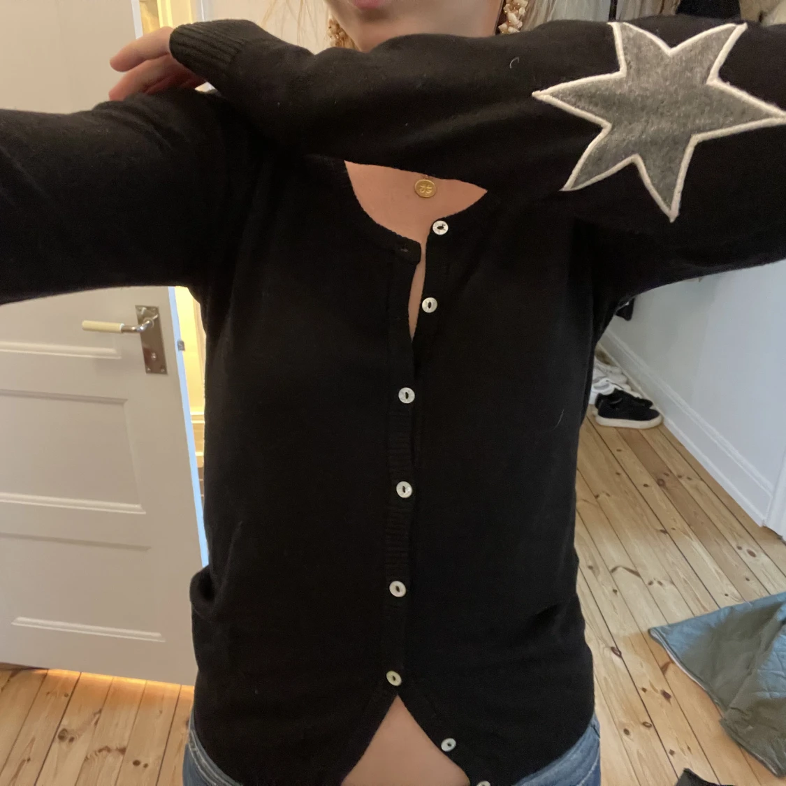 Svart kofta med stjärnor  - 90