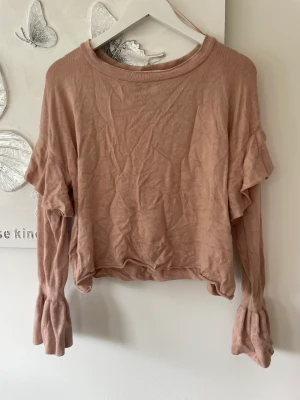 Rosa tröja  - Aldrig använd. Köpt från chiquelle. Det är en one size. Skick 10/10