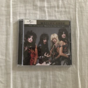 classic mötley crüe - begagnat fint skick. ⭐️  tar ej köp nu!!! betalning via swish i privat chatt. frakt tillkommer på 45kr ifall du ej kan mötas upp i östersund.