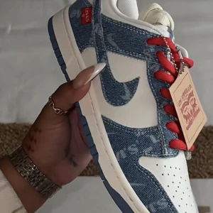 Custom made nike x levis - Helt nya otroligt fina skor. 