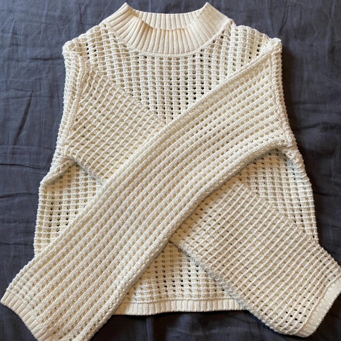 Tröja med hål - 90
