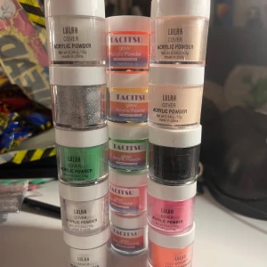 15 akrylpulver - Akrylpulver till den som gör naglar. Någon är testad
