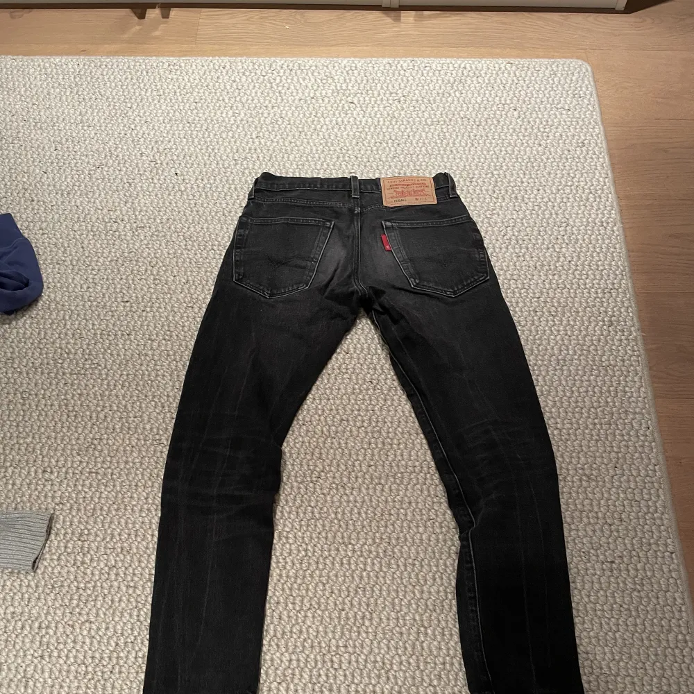 Säljer mina Levis jeans som är i bra skick.. Jeans & Byxor.