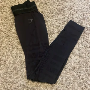 Gymshark tränings tights - Gymshark tights som är andvända två gånger, vill sälja dom för att jag tyckte att modellen inte passa mig