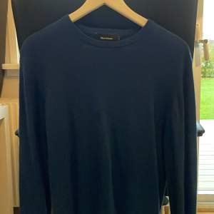 Stickad mörkblå tröja från Matinique  Storlek: S Bra skick