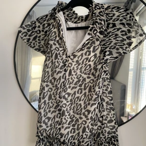 Leopard topp  - Sååå fin leopard topp helt perfekt och i nytt skick 💋💋