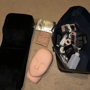 Frans tillbehör - Säljer nu mina frans tillbehör för fransförlängning. Kommer med lim, pincetter, provdocka, fransar, tejp, gelpads osv osv. Hel papp-påse fylld med boxar. 