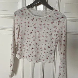 Tunn långärmad  - En söt långärmad tröja 