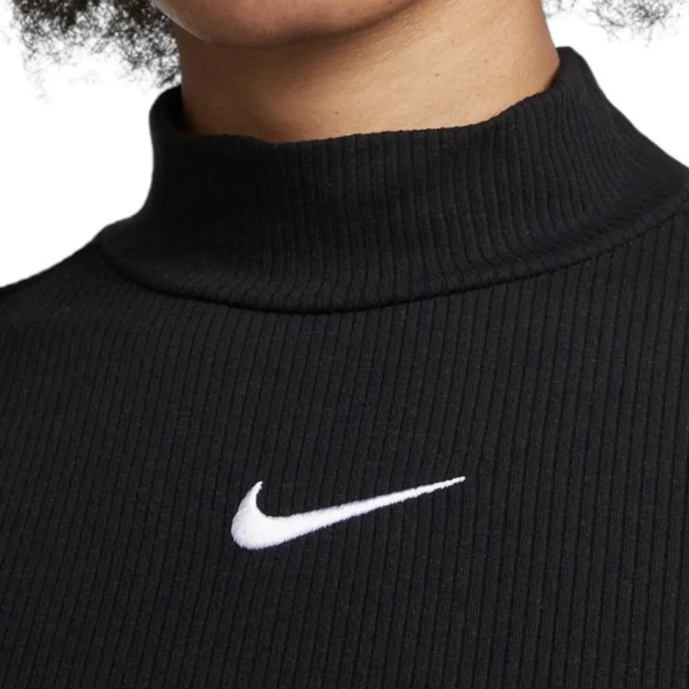 Fin oanvänd Nike klänning med lapparna kvar i storlek XS. Klänningar.