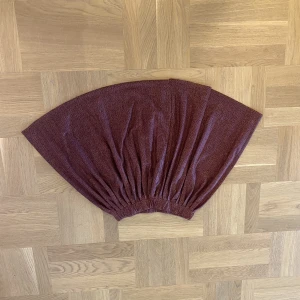 164 KJOL  - Nu säljer jag denna fina kjol från Zara stl 164💕 Inga hål eller liknande. 80kr + frakt 🚚📦!Tryck INTE på köp nu!