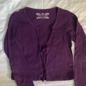 Cardigan med knytning - Jättefin kofta med knytning köpt på plick💗 pris kan diskuteras