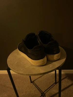 Axel arigato - Gamla axel arigato skor som ej används längre pga små. Skriv vid intresse!