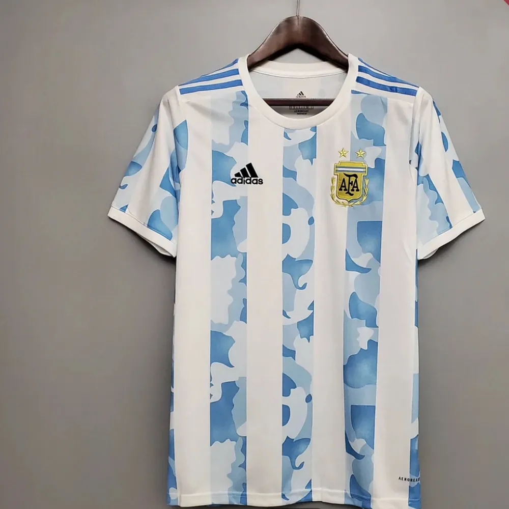 Helt ny Argentina tröja använd knappt 2 gånger. Bra skikt. . Hoodies.