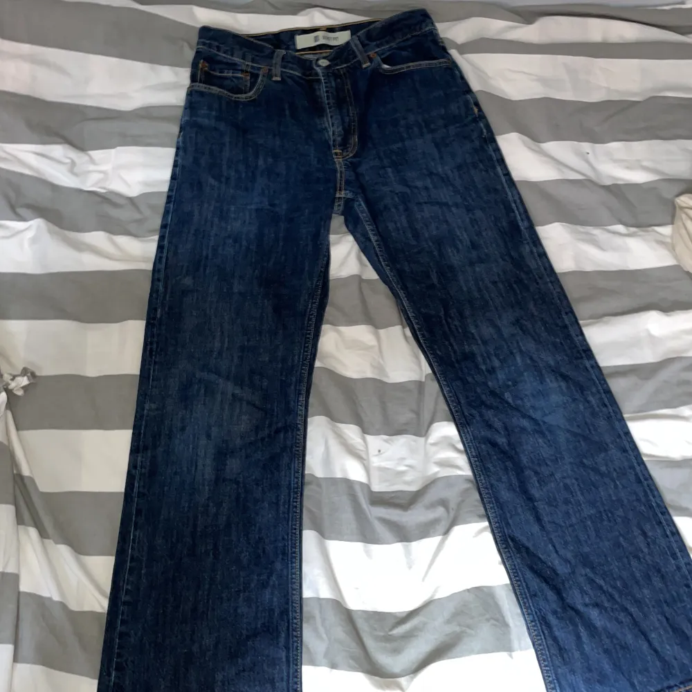 Säljer mina bootcut jeans pga att de är för små för mig, de är sparsamt använda och helt utan hål eller fläckar. Var inte rädd att höra av dig om du har några frågor :). Jeans & Byxor.