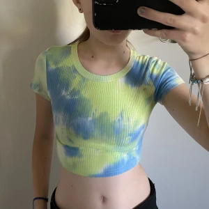 T shirt - Liten t shirt som aldrig används. Köpt på plick för länge sen. Kan hämtas i Karlstad eller skickas mot fraktkostnad 