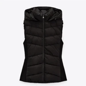 ZARA VÄST - Storlek M. Finns i Helsingborg. Gott skick använd 2 månader . 