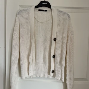 Tröja - Tröja från lager 157, använd vit två tillfällen. Strl S