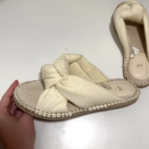 Tofflor - Jättefina tofflor, använda 1 gång🤍