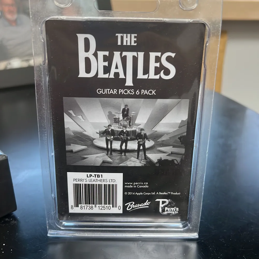 Sex plektrum med The Beatles tema, hur fina som helst men kommer inte till användning :/ . Övrigt.