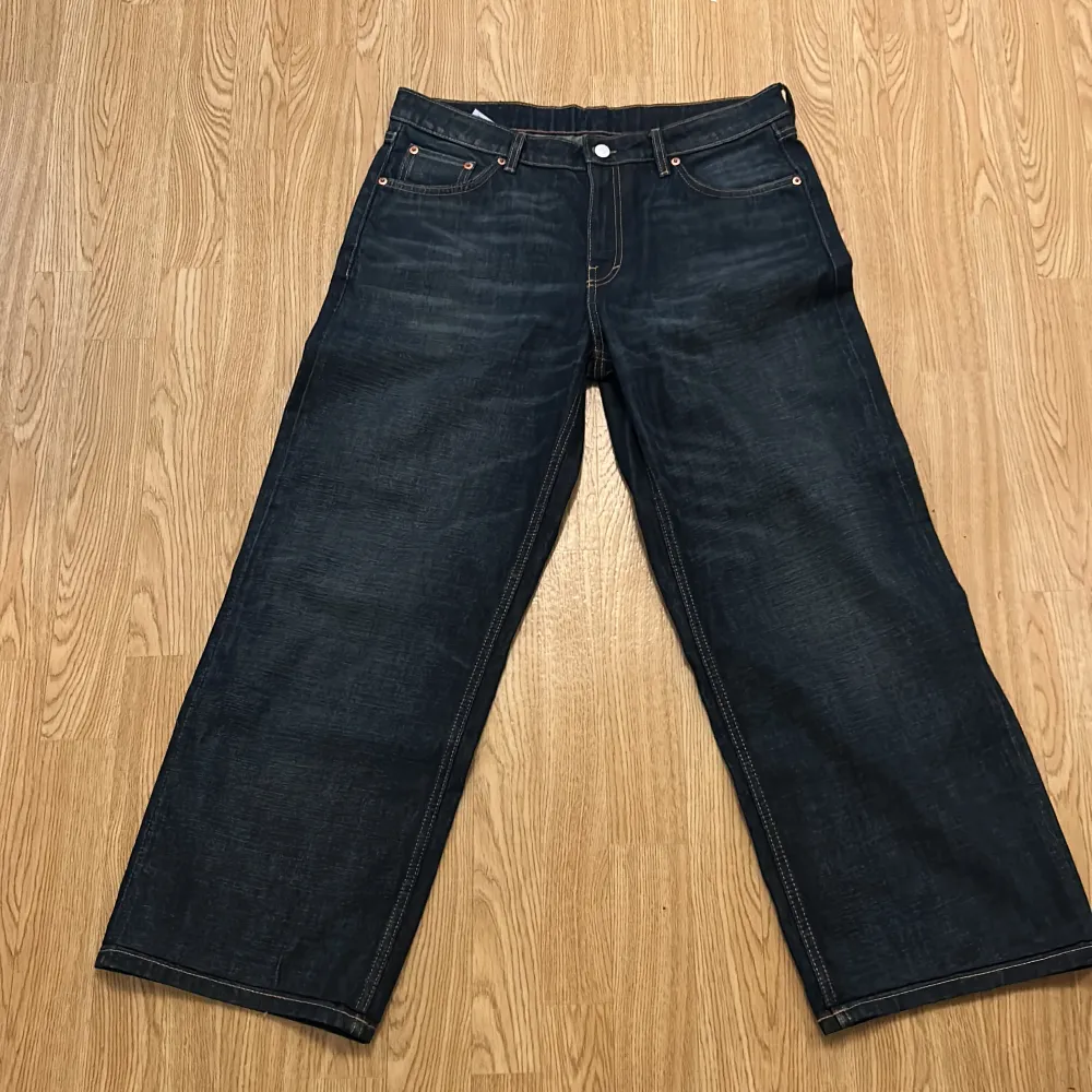 Helt nya Wide leg jeans från Weekday med riktigt bra passform. Jeans & Byxor.