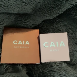 caia bronzer och blush - oöppnade produkter från caia, blushen är i färgen rasberry passion och bronzern i färgen antigua. jag säljer dem då jag redan har dem, jag kan även skicka bevis på att de är oöpnnade. skriv för fler frågor. 