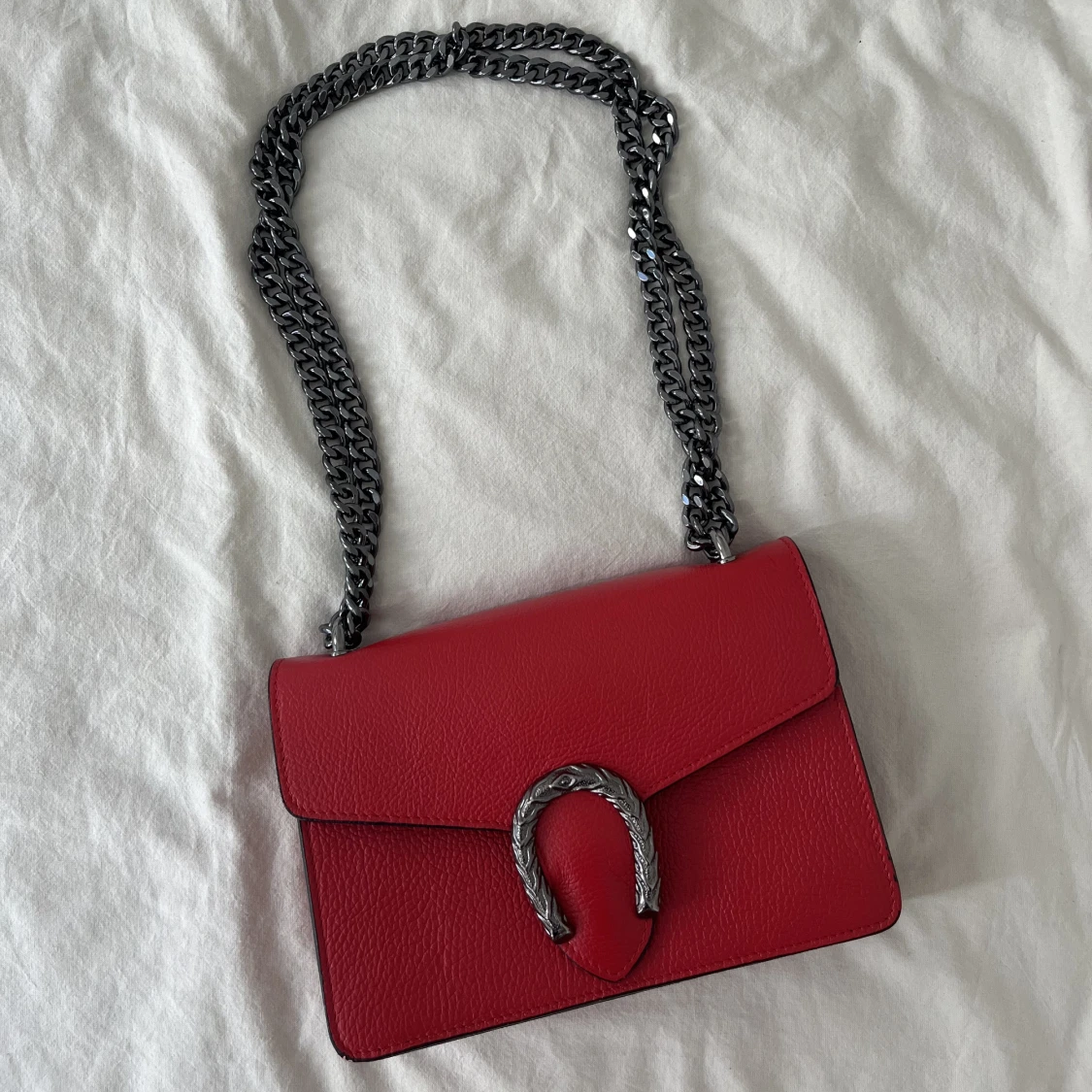 Röd handväska/ axelremsväska  - 90