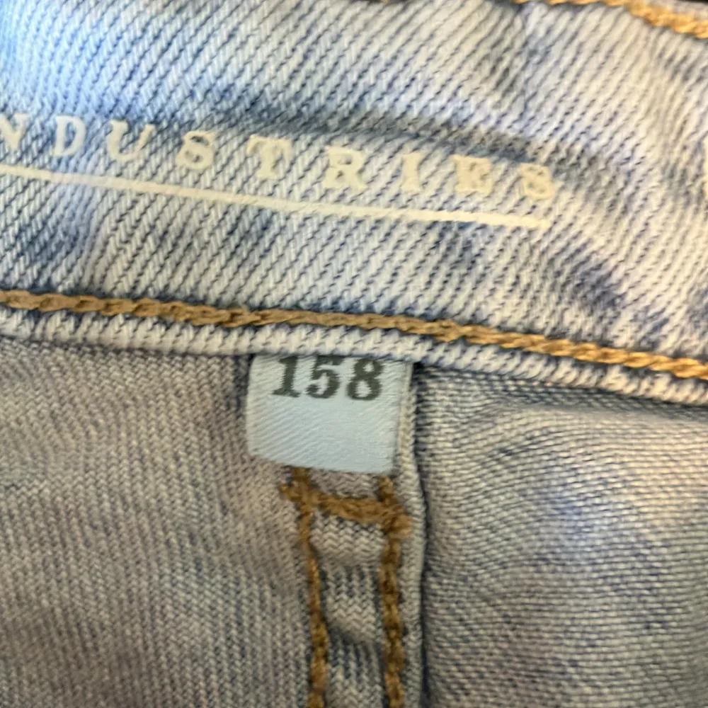 Ljusblå jeans loose/baggy Storlek 158. Jeans & Byxor.