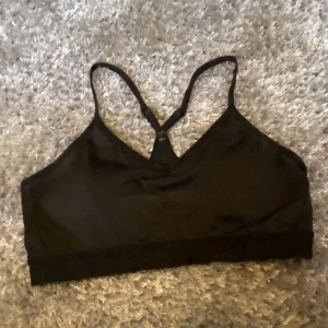 Sport-bh  - Säljer eftersom den inte kommer till användning längre
