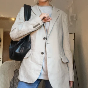 Sandfärgad blazer  - Kommer ej till användning, bra skick!