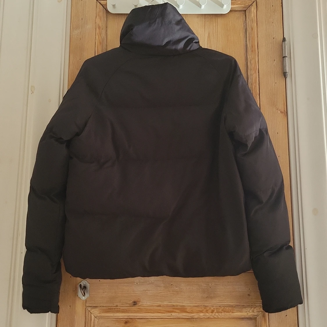 Svart croppad dunjacka - 90