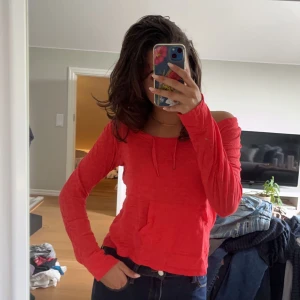 Röd tröja - Säljer denna röda tröja från hm. 😊