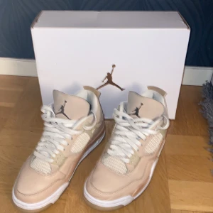 Jordan 4 shimmer  - Väldigt fina Jordan (äkta såklart). Köpta på Instagram av 2amclub. Knappt använda. 9.5/10. Tar även emot byten så tveka inte på att höra av dig. 